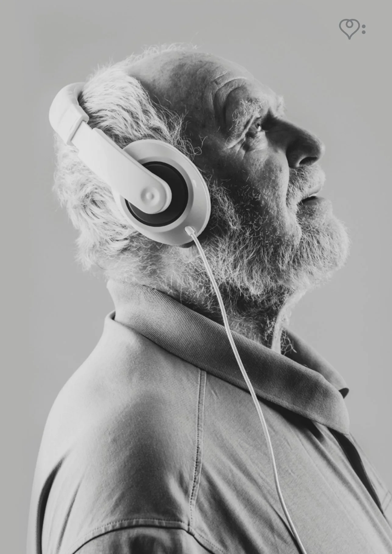 Euterpe — fotografía de presentación del manual, hombre mayor con auriculares